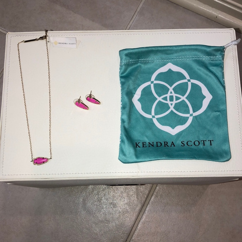kendra scott pink earrings and necklace set!